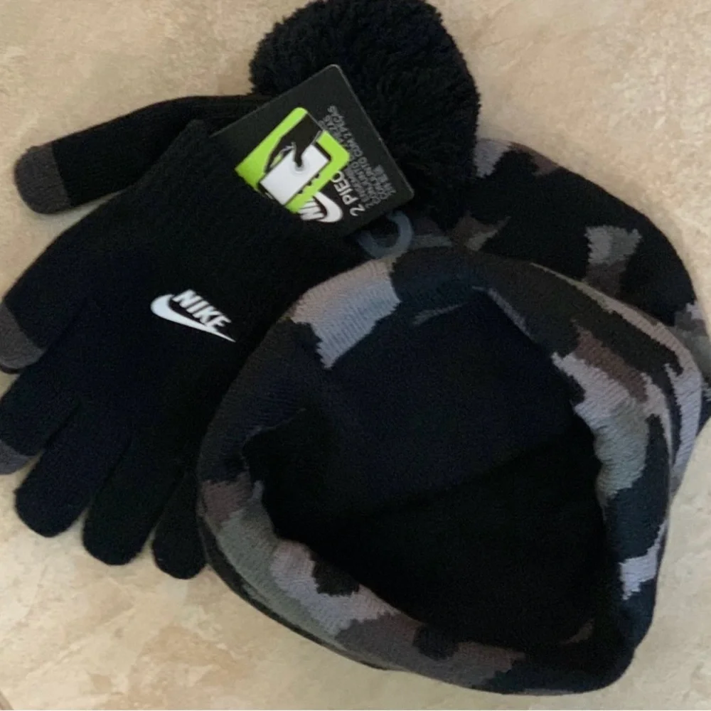 Nike Camo Pom Beanie & Texting Gloves Set
